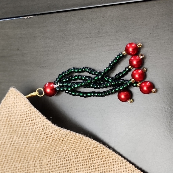 Pier 1 2pc Beaded Christmas Tree Skirt and Fireplace Mantel Set - Picture 10 of 12